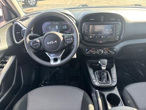 Used 2025 Kia Soul LX image 7