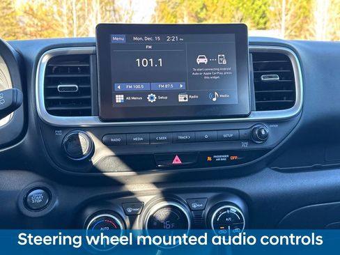 Used 2024 Hyundai Venue SEL image 23