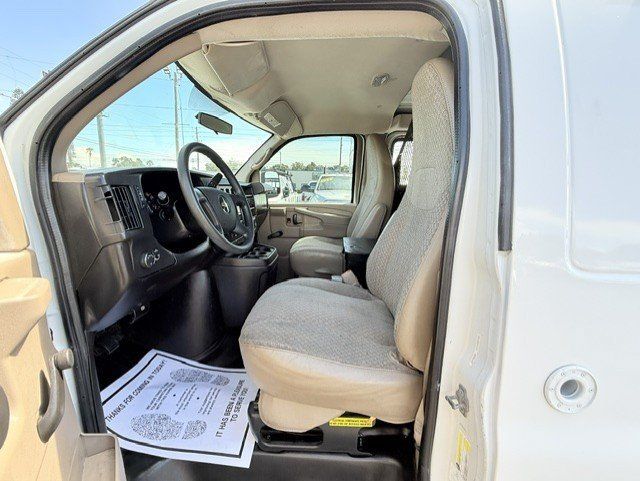 Used 2011 Chevrolet Express 2500 RWD image 4