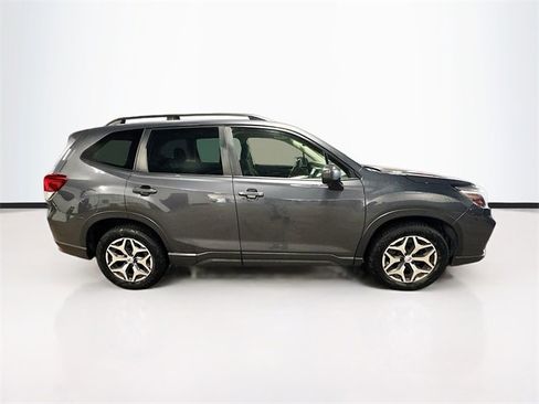 Used 2021 Subaru Forester Premium image 8