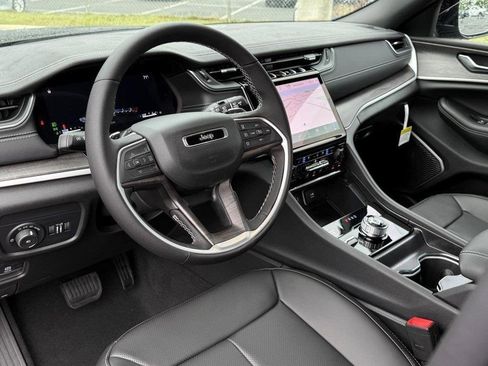 New 2025 Jeep Grand Cherokee L Limited w/ Luxury Tech Group II image 17