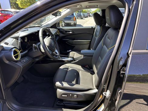 Used 2024 Chevrolet Trax ACTIV w/ Sunroof Package FWD image 11