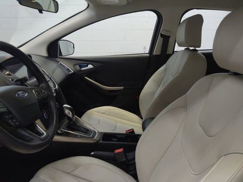 Used 2016 Ford Focus Titanium FWD image 17