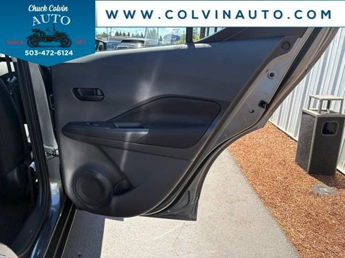 New 2025 Nissan Kicks Play S image 9