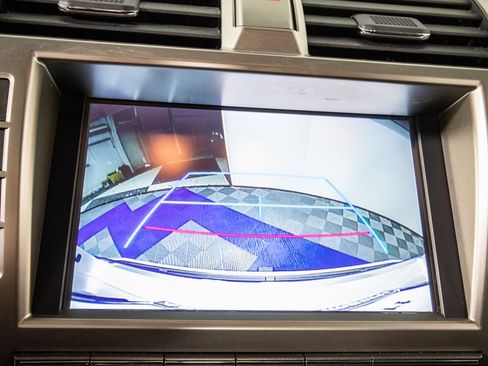 Used 2018 Lexus GX 460 w/ Navigation Package image 23