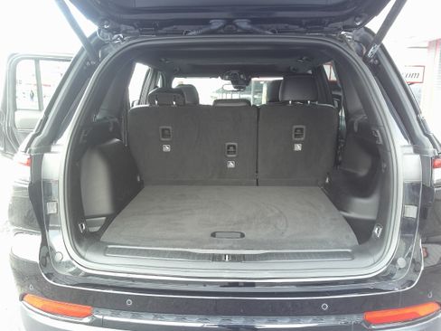 Used 2024 Jeep Grand Cherokee Altitude image 21