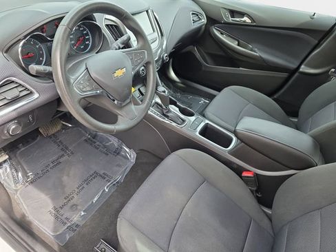 Used 2017 Chevrolet Cruze LT FWD image 18