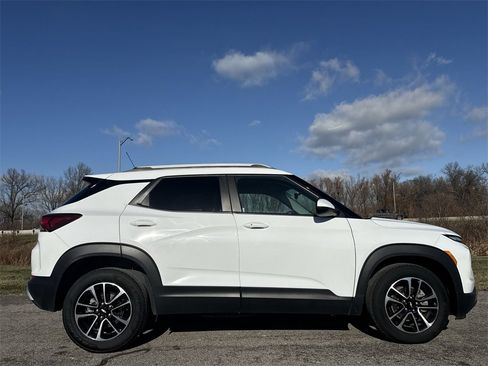 Used 2024 Chevrolet TrailBlazer LT image 9