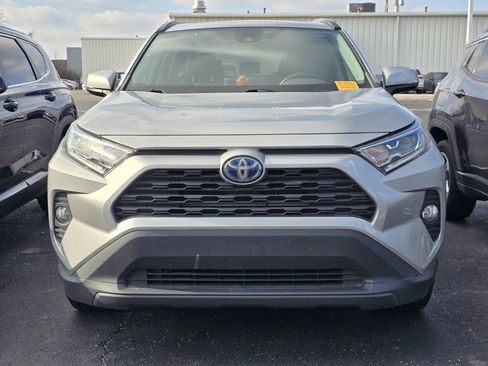 Used 2021 Toyota RAV4 XLE image 2