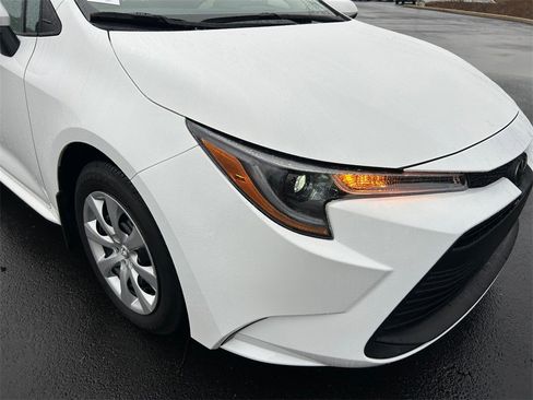 Used 2025 Toyota Corolla LE image 24