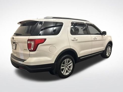 Used 2019 Ford Explorer XLT w/ Equipment Group 201A AWD/4WD image 5