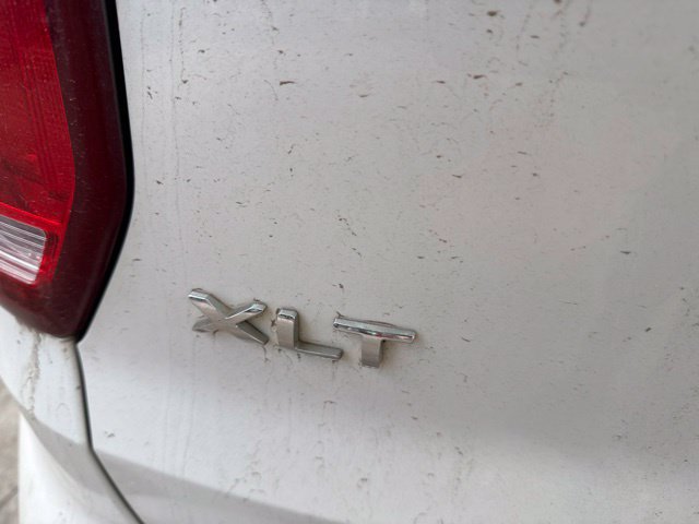 Used 2018 Ford Explorer XLT AWD/4WD image 8