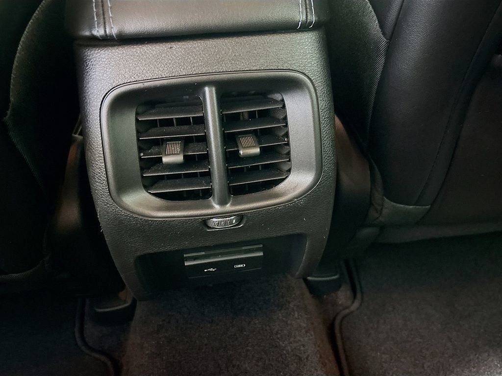 Used 2019 Jeep Cherokee Latitude Plus FWD image 23