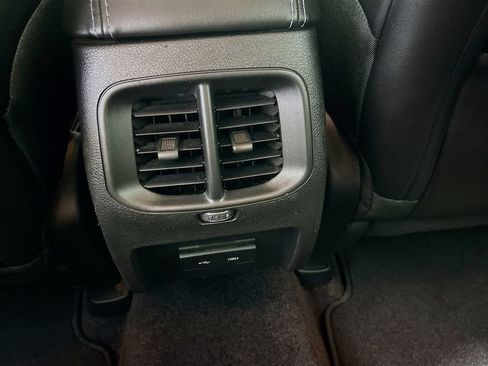 Used 2019 Jeep Cherokee Latitude Plus FWD image 23