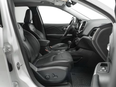 Used 2019 Jeep Cherokee Limited image 38