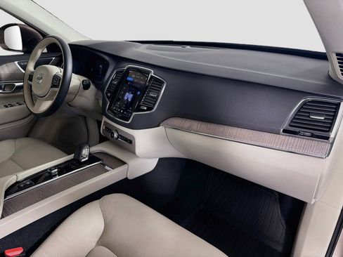 Certified 2024 Volvo XC90 B5 Plus AWD/4WD image 32