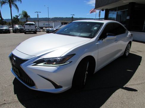 Used 2021 Lexus ES 300h w/ Accessory Package FWD image 3