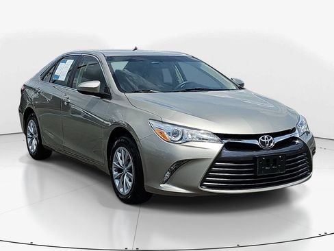 Used 2016 Toyota Camry LE FWD image 3