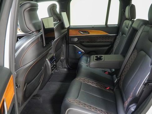 Used 2023 Jeep Grand Cherokee Summit AWD/4WD image 51