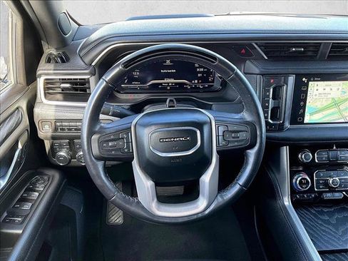 Used 2024 GMC Yukon XL Denali w/ Advanced Technology Package image 7