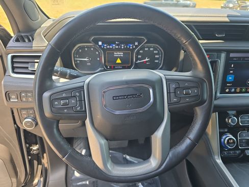 Used 2021 GMC Yukon XL Denali w/ Denali Premium Package AWD/4WD image 18