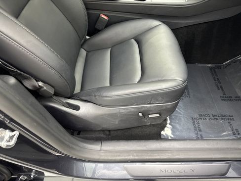 Used 2025 Tesla Model Y Long Range AWD/4WD image 47
