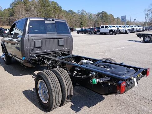 New 2026 RAM 3500 4x4 Crew Cab DRW image 5
