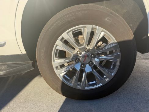 Used 2023 GMC Yukon Denali image 5