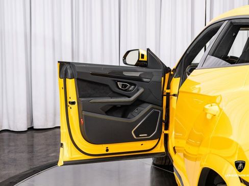 Used 2023 Lamborghini Urus S image 23