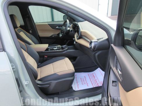 Used 2025 Chevrolet Equinox ACTIV image 16