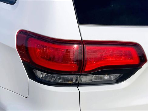 Used 2021 Jeep Grand Cherokee Laredo X image 27