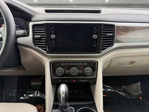 Used 2019 Volkswagen Atlas SEL Premium image 3