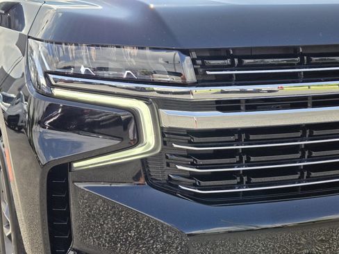Used 2024 Chevrolet Suburban LT w/ Luxury Package RWD image 4