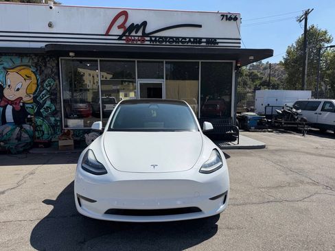 Used 2022 Tesla Model Y Long Range AWD/4WD image 3
