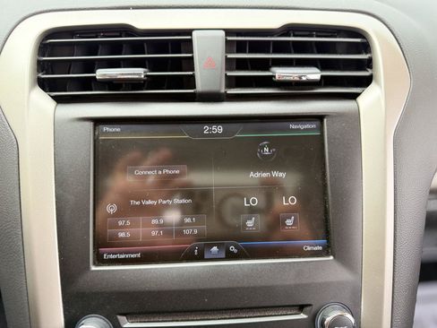 Used 2015 Ford Fusion SE w/ Equipment Group 202A FWD image 19