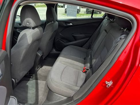 Used 2018 Chevrolet Cruze LT w/ Convenience Package FWD image 10