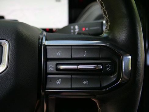 Used 2025 GMC Yukon Denali Ultimate AWD/4WD image 24