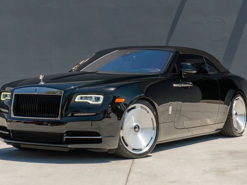 Used 2019 Rolls-Royce Dawn RWD image 3