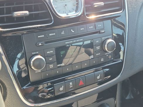 Used 2013 Chrysler 200 Touring w/ S Exterior Appearance Pkg FWD image 22