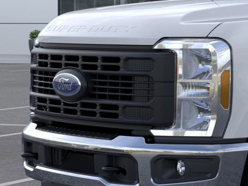 New 2026 Ford F250 XL w/ XL Chrome Package image 17