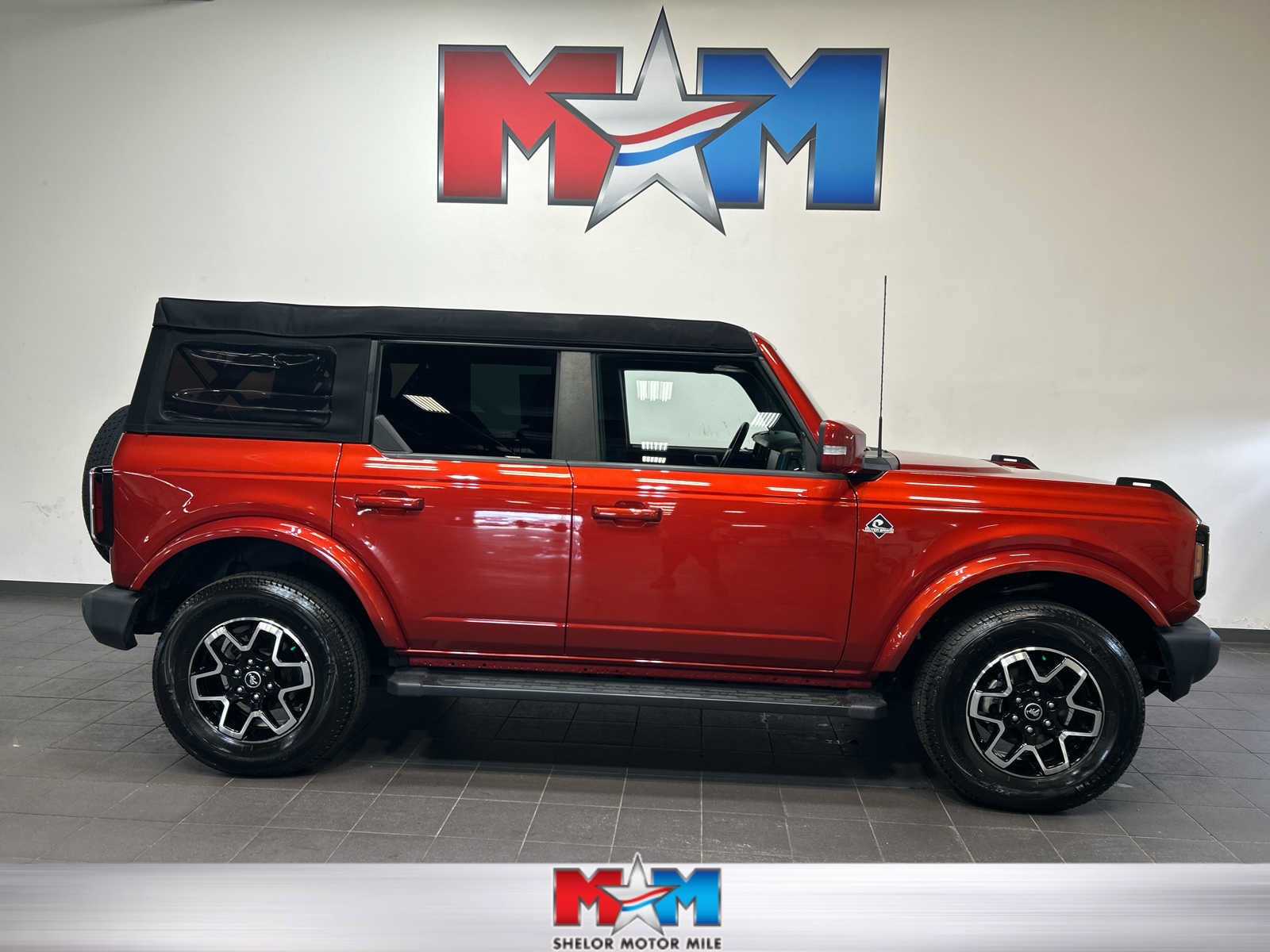 Used 2023 Ford Bronco Outer Banks AWD/4WD image 1