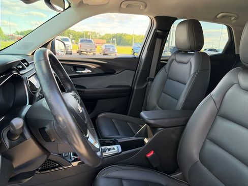 Used 2021 Chevrolet TrailBlazer LT w/ Premium Seating Package FWD image 16