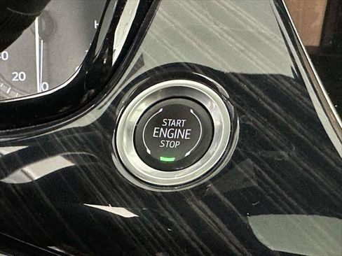 Certified 2025 Cadillac XT6 Premium Luxury w/ Technology Package image 32