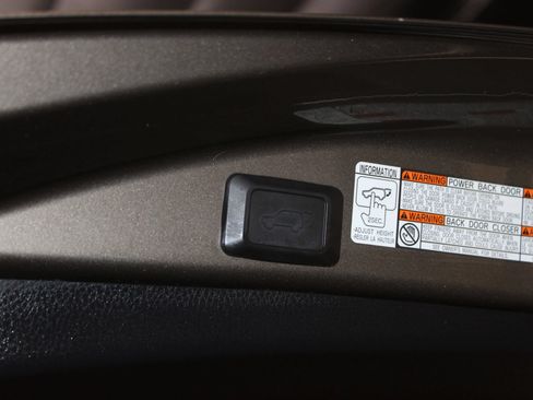 Used 2015 Toyota RAV4 XLE FWD image 33
