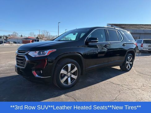 Used 2020 Chevrolet Traverse LT w/ LT Premium Package image 3