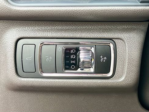 Used 2024 Lincoln Corsair FWD w/ Equipment Group 101A image 10