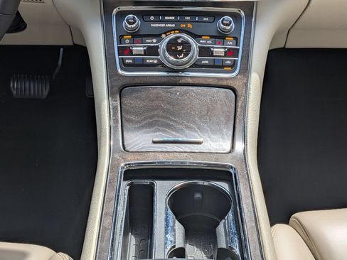 Used 2019 Lincoln Continental Premiere FWD image 19