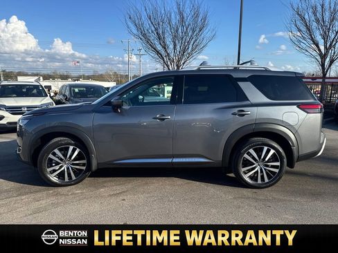 Used 2025 Nissan Pathfinder Platinum w/ Black Appearance Package image 5