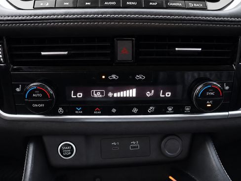 Used 2022 Nissan Rogue Platinum w/ Head-Up Display Package FWD image 32