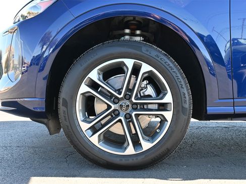 Used 2025 Audi Q5 Premium w/ Convenience Package image 26